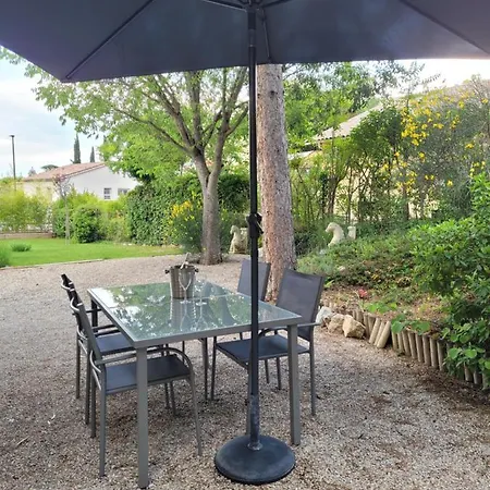 Homestay Lit Double. Greoux-les-Bains