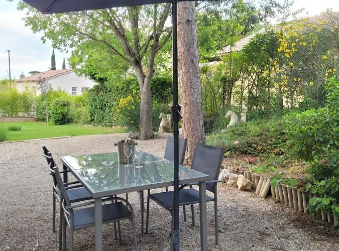 Homestay Lit Double. Greoux-les-Bains